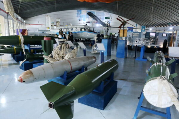 No MAB, os visitantes podem apreciar vários protótipos históricos, como foguetes e maquetes espaciais que contam a saga da nossa engenharia aeroespacial