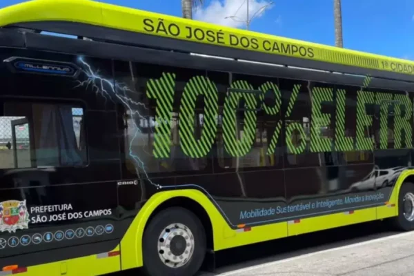 Primeiros ônibus elétricos chegam a São José e marcam início da frota de 400 veículos