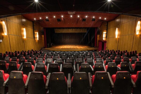 Teatro Colinas tem programação especial para o fim de semana em São José