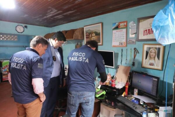 Governo de SP fiscaliza 12 estabelecimentos suspeitos de venda irregular de bebidas