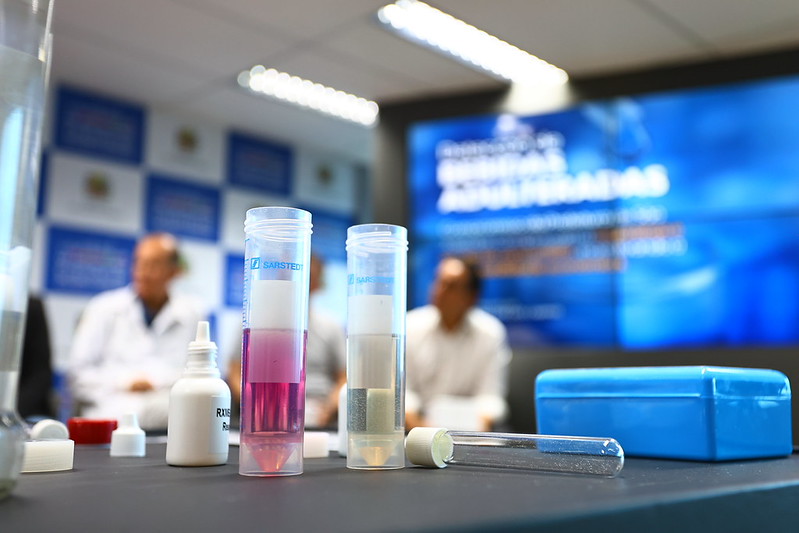 SÃO JOSÉ DOS CAMPOS DISTRIBUI 25 MIL TESTES PARA DETECTAR METANOL EM BEBIDAS E ANTECIPA ONDA NACIONAL DE INTOXICAÇÕES