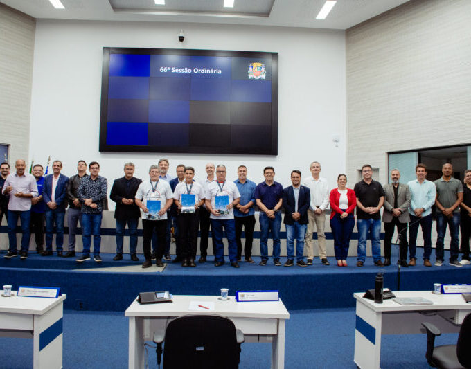 Jovens aprendizes do Senac conhecem a Câmara Municipal
