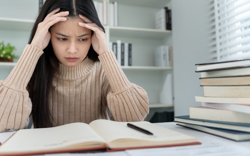 Estudo revela que 8 em cada 10 estudantes brasileiros relatam sintomas de ansiedade e depressão