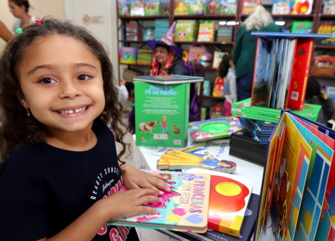 FLIJ 2025 leva 25 mil livros ao Parque da Cidade e inaugura nova fase da feira literária de Jacareí