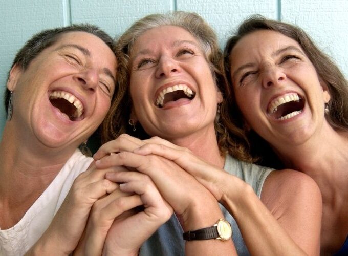 O riso como cura: quando o corpo sorri, a alma floresce