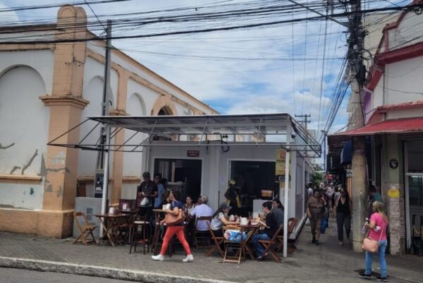 Prefeitura transfere primeiros comerciantes do Mercadão