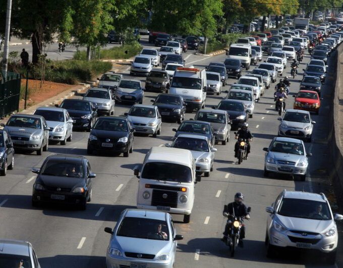 Feriado da Consciência Negra deve levar mais de 18 milhões de veículos às rodovias de SP; veja o que muda para quem vai viajar