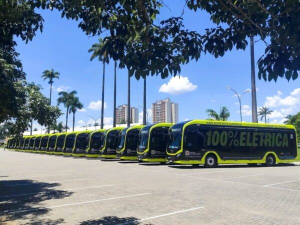 Novos ônibus chegam para a frota elétrica de São José