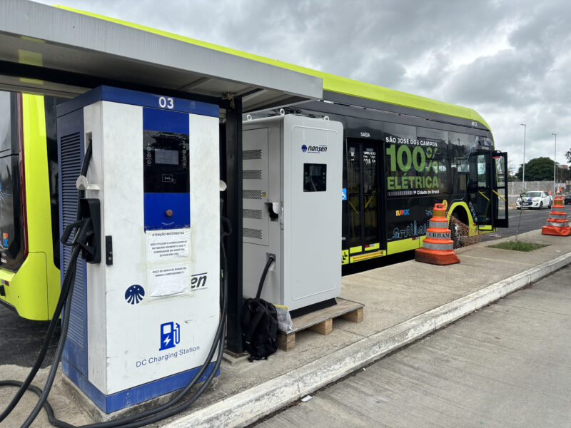 Prefeitura conclui licitação para carregadores dos ônibus elétricos