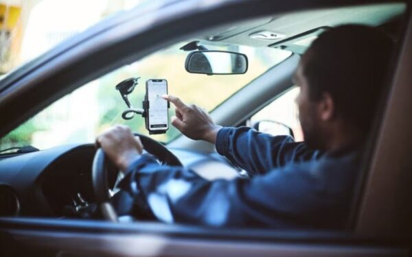 Projeto quer câmeras obrigatórias em carros de aplicativo em São José