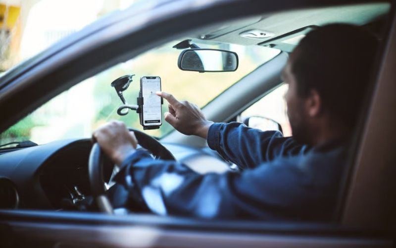 Projeto quer câmeras obrigatórias em carros de aplicativo em São José