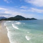 Som alto virou infração: praias do Litoral Norte apertam o cerco contra caixas de som