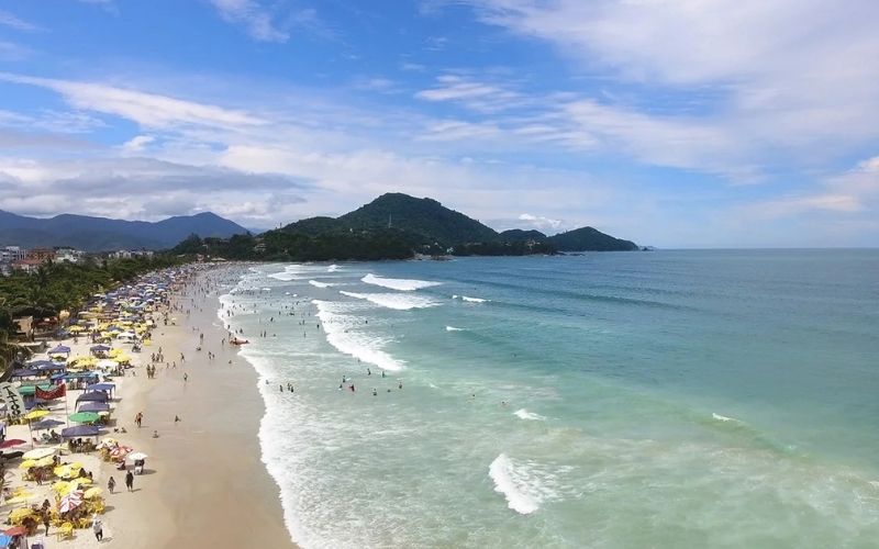 Som alto virou infração: praias do Litoral Norte apertam o cerco contra caixas de som