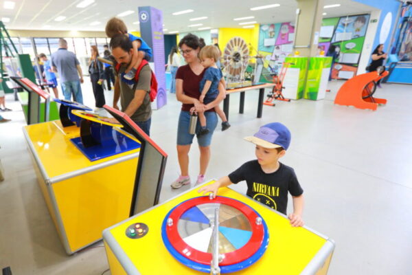 Férias no MIC leva ciência, planetário e oficinas gratuitas às crianças em janeiro