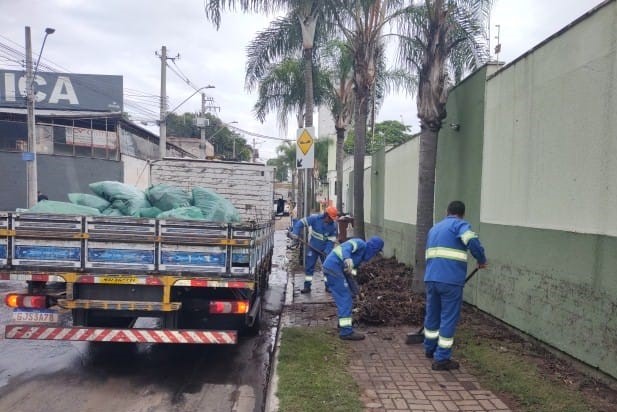 Após chuva intensa, equipes realizam limpeza e desobstrução em São José