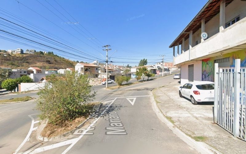 Av. Cecília Lucio de Almeida Mota no Jardim República