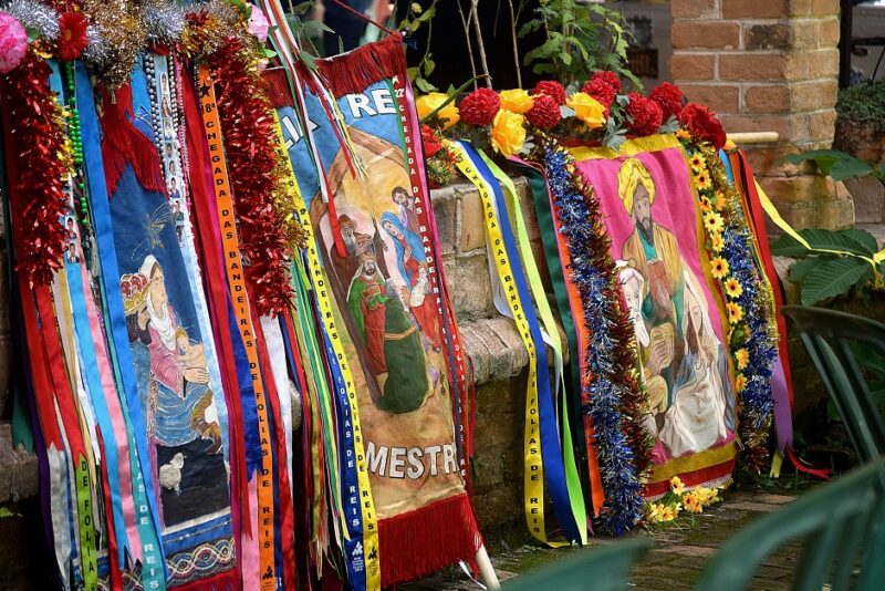 Chegada das Bandeiras reúne 14 Folias de Reis e encerra o Ciclo de Natal em São José