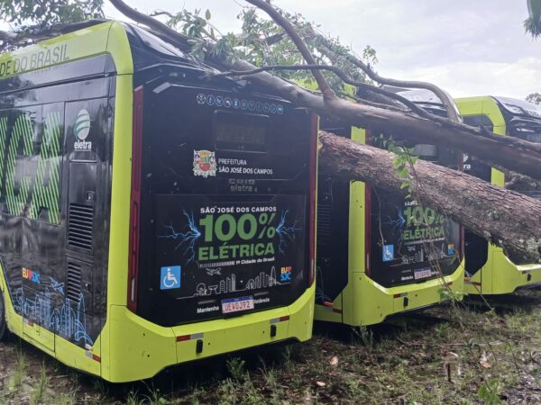 Chuva volta a causar estragos em São José e cidade soma dois dias seguidos de transtornos