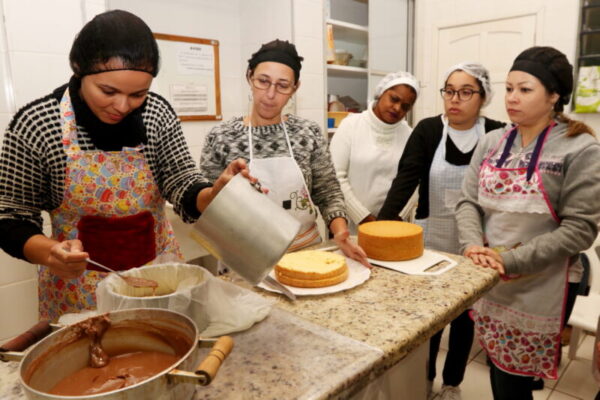 Curso gratuito de gestão de panificadoras e confeitarias abre 32 vagas em Jacareí