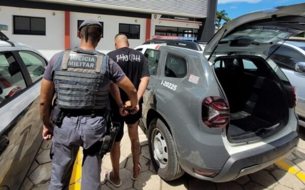 Crime ocorreu na Praia das Palmeiras, em plena manhã de Ano Novo; agressor confessou o homicídio