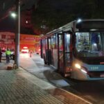 Idoso fica ferido após ser atropelado por ônibus no Centro de São José