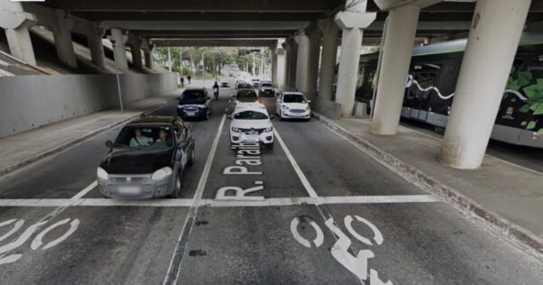 Obras em viaduto da Via Dutra interditam faixa da Rua Paraibuna