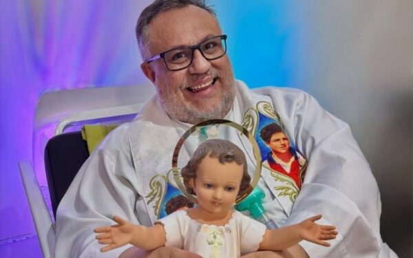 Padre Márlon Múcio recebe alta após internação na UTI e se recupera em casa