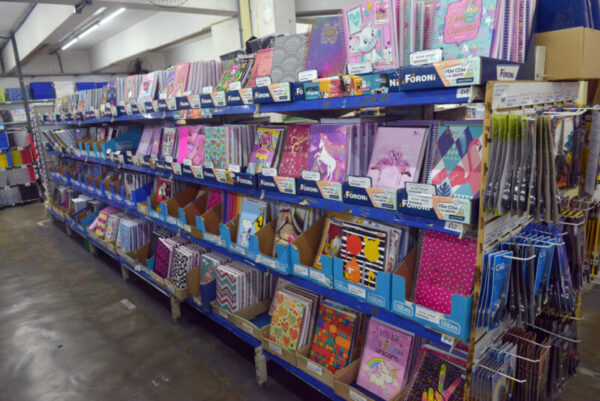 Procon de São José fiscaliza lojas que vendem material escolar