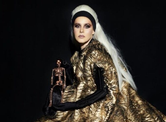 Sesc Taubaté recebe o espetáculo "Elogio da Loucura", com Leona Cavalli, nos dias 16 e 17 de janeiro