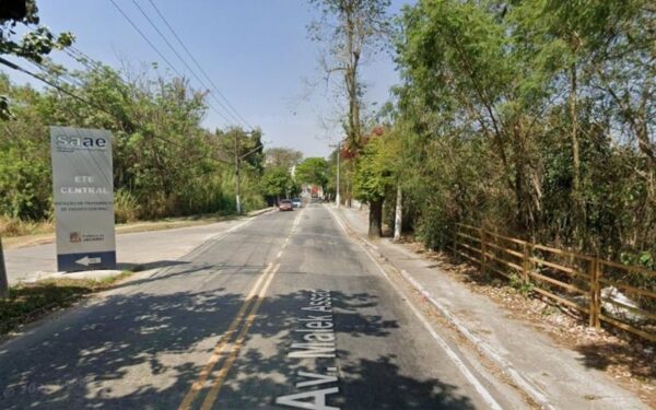 Trecho fora da duplicação gera queixas na Avenida Malek Assad, em Jacareí