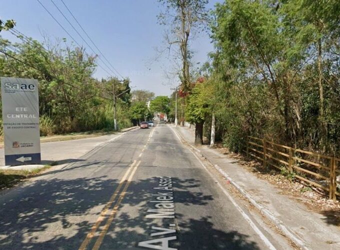 Trecho fora da duplicação gera queixas na Avenida Malek Assad, em Jacareí