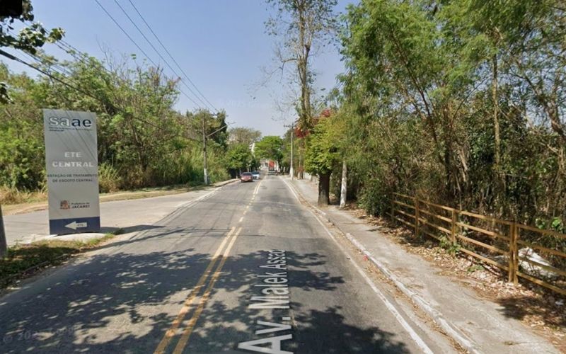 Trecho fora da duplicação gera queixas na Avenida Malek Assad, em Jacareí