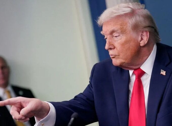 Trump diz que EUA enviam navios militares ao Irã “por precaução” em meio a tensões