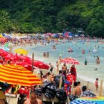 Veja o que pode e o que não pode ser cobrado nas praias do litoral paulista, segundo o Procon-SP