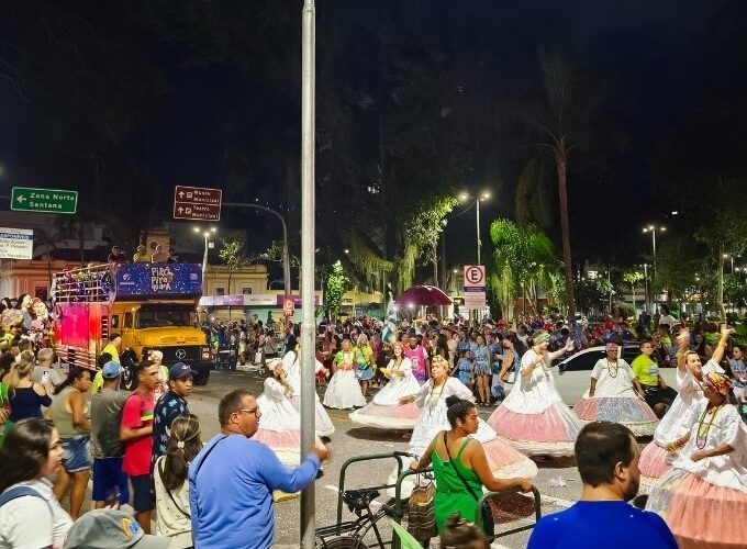 Baterias das escolas de samba participam da concentração do Pirô Piraquara nesta quinta