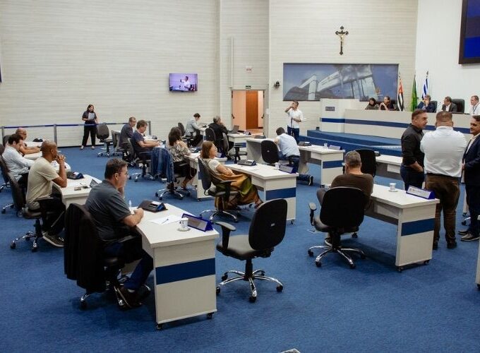 Câmara aprova mudança na carreira do magistério e consolida novo modelo para a rede municipal