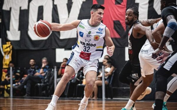Com bola decisiva de Adyel, São José vence o Vasco no Rio e confirma fase no NBB
