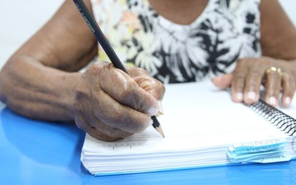 EJA: Campanha incentiva retomada dos estudos para jovens e adultos em São José