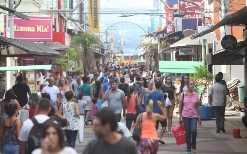 GCM detém mulher suspeita de aplicar golpes em comerciantes em São José dos Campos