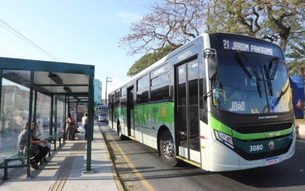 Jacareí terá operação especial de ônibus para os desfiles do Carnaval 2026