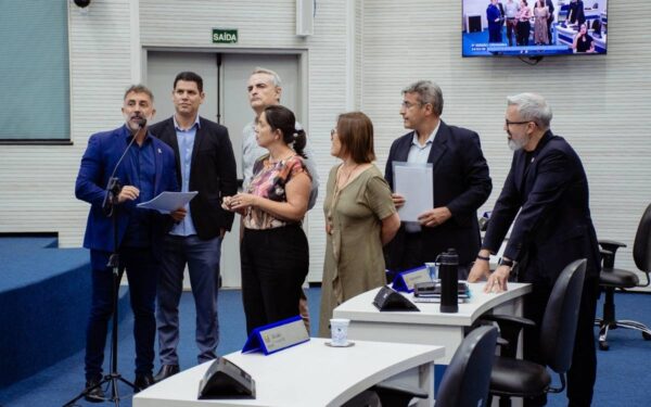 Oposição forma quórum por transporte adaptado e base promete reavaliar Acesso Já