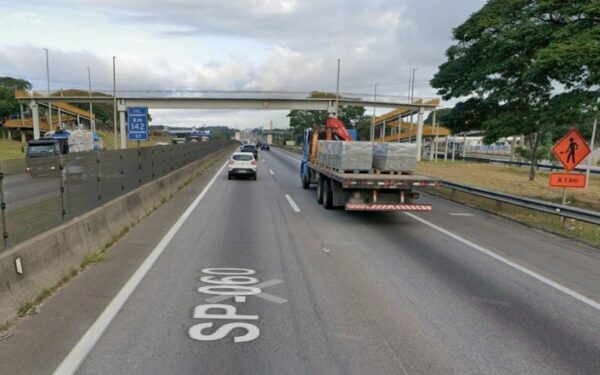 Rodovia Dutra terá desvios noturnos em São José dos Campos para obras em passarelas
