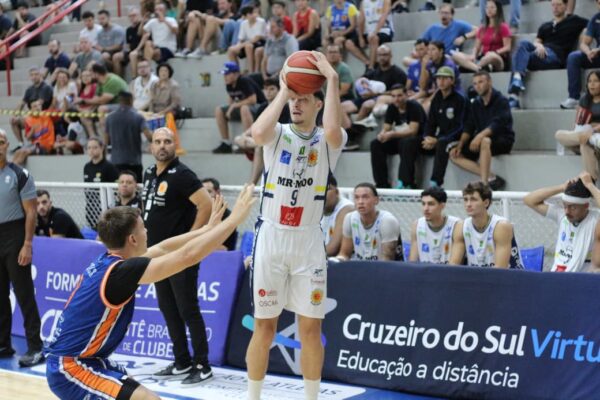 São José ganha do UNIFACISA em pleno Linneu de Moura lotado