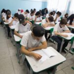 Alunos fazendo prova em sala de aula Saresp