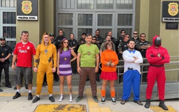Scooby-Doo, ETs e Chaves: polícia explica como escolhe fantasias para prender suspeitos no Carnaval 2026
