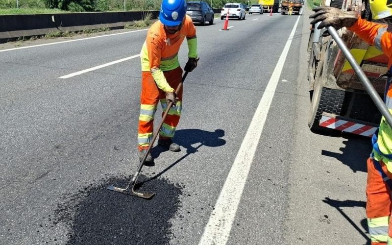 Via Dutra atua em 176 pontos com problemas no asfalto e intensifica recuperação em São José e região