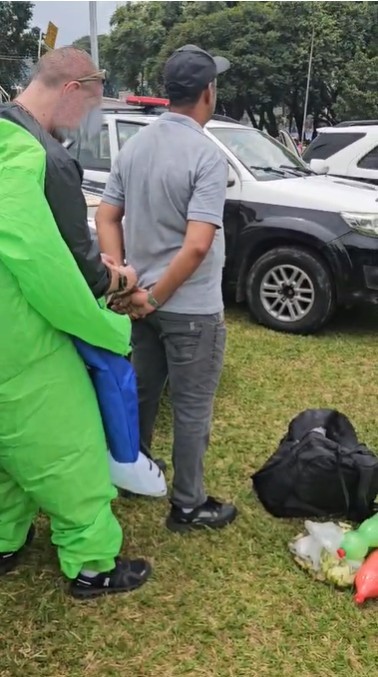 Policiais disfarçados de ETs prendem vendedores de bebida adulterada e suspeito de furto em megabloco no Ibirapuera