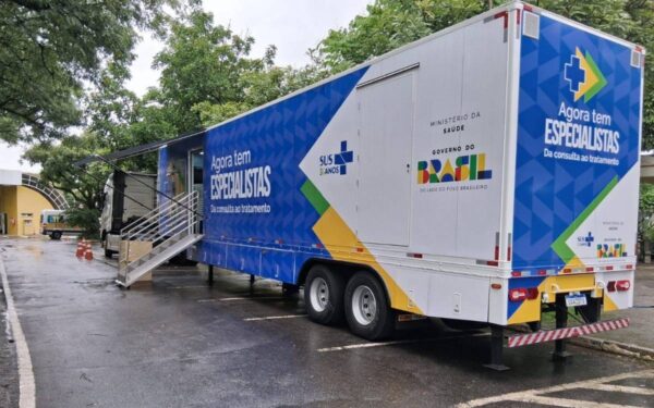 Carreta de tomografia começa atendimento em São José com 1.200 exames
