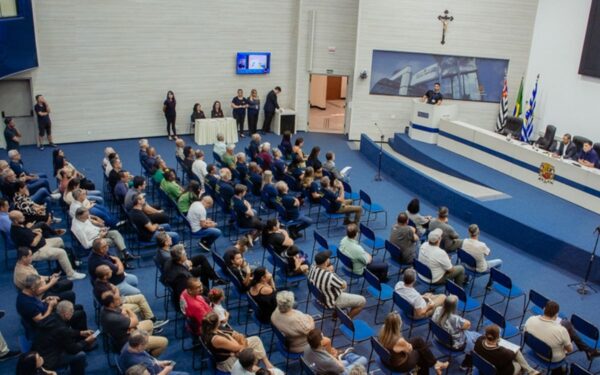 Cidadãos debatem regulamentação de condomínios de lazer em audiência na Câmara