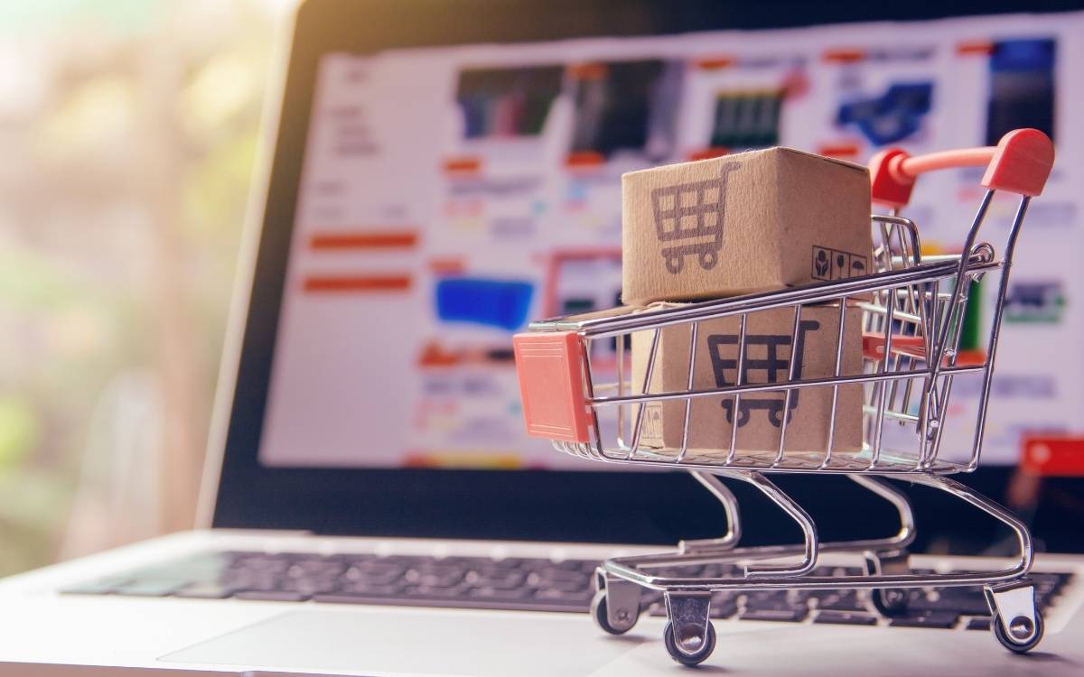Com a proximidade do Dia do Consumidor, especialistas recomendam atenção às regras das promoções, comparação de preços e análise do valor final da compra para aproveitar melhor as ofertas do e-commerce